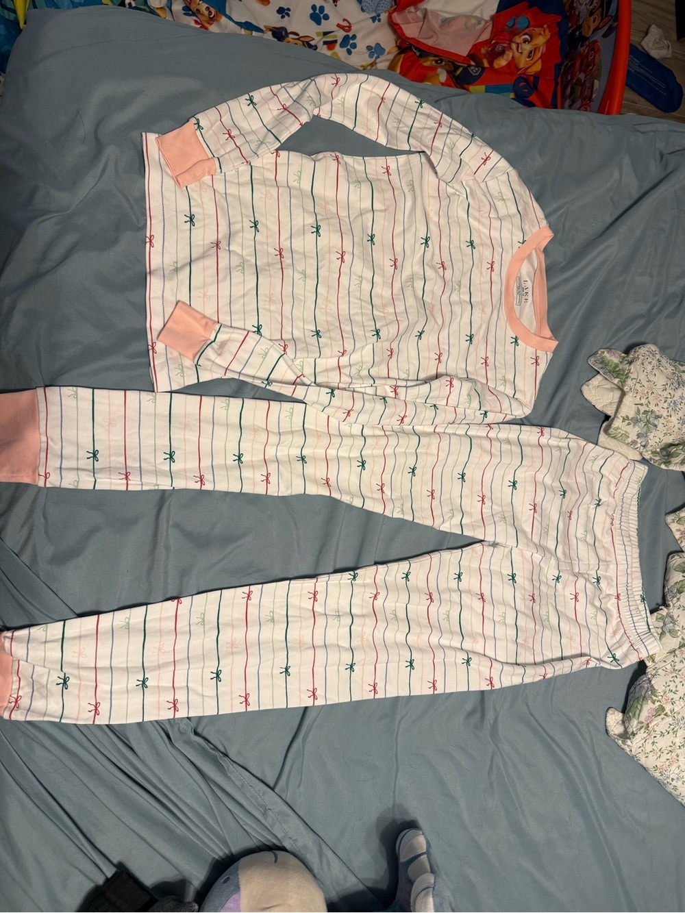 Girls' Striped Bow-Accent Long-Sleeve Pajama Set in White and Pink